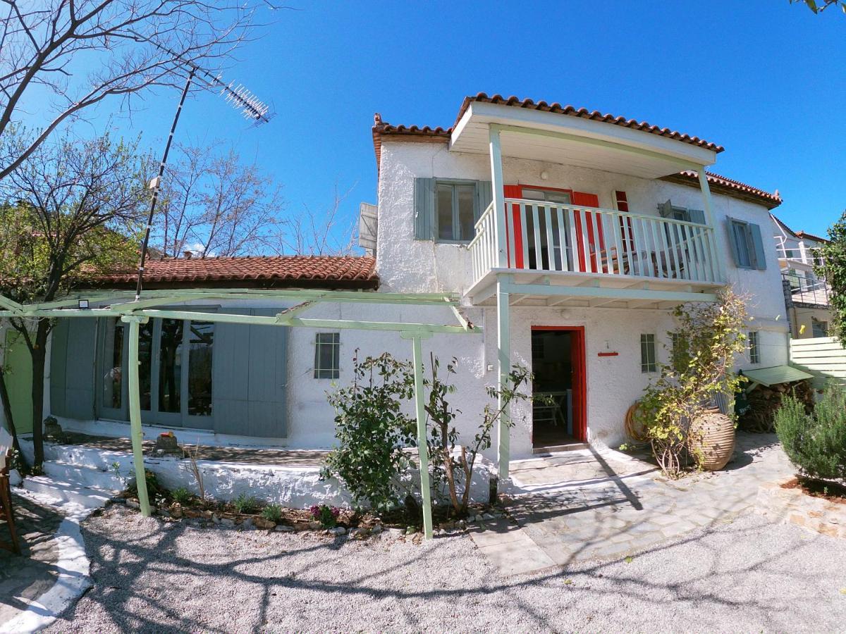 Kiveri 1876 Traditional Seafront Cottage Exterior photo