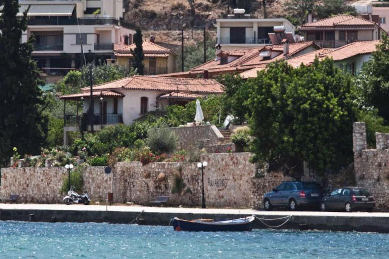 Kiveri 1876 Traditional Seafront Cottage Exterior photo